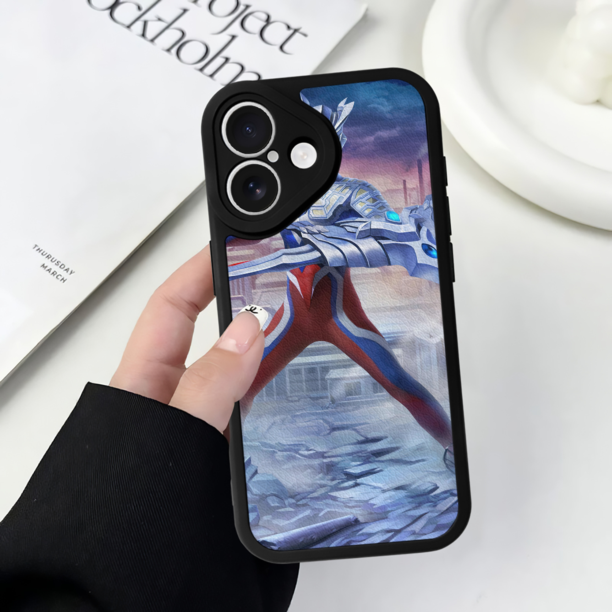 （画像用） ウルトラマン Ultraman 【iPhone 16シリーズ対応】シリコンスマホケース（レザー調） 材質：シリコン